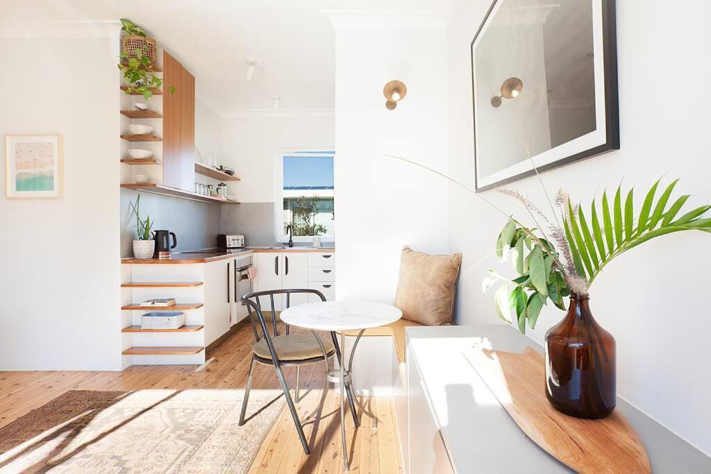 Sun-Filled North Bondi Apartment Moments To Beach Sydney Exterior photo